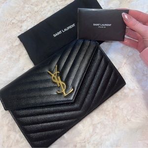 CLASSIC CASSANDRE CHAIN WALLET IN GRAIN DE POUDRE LEATHER